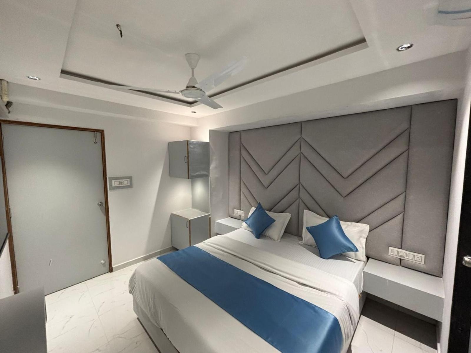Hotel Phoniex Ahmedabad Exterior foto