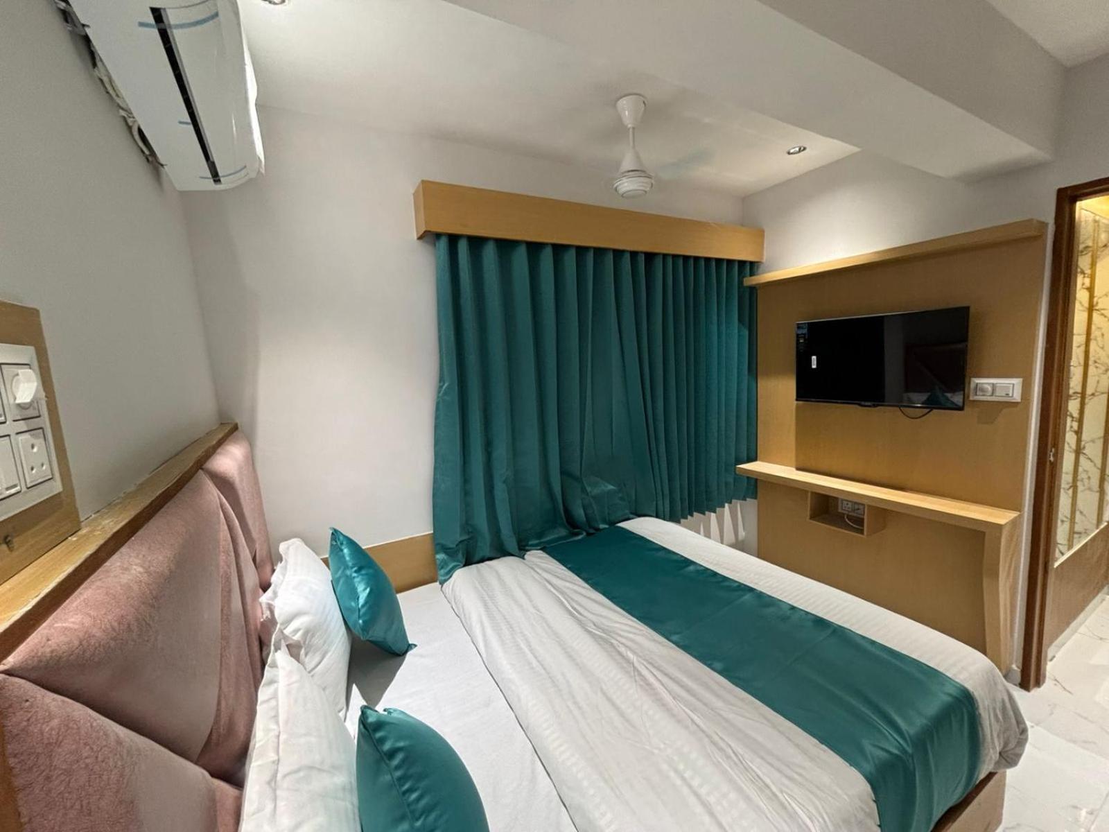 Hotel Phoniex Ahmedabad Exterior foto